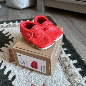 Heyfolks Fire Engine red sz.1 soft sole slippers